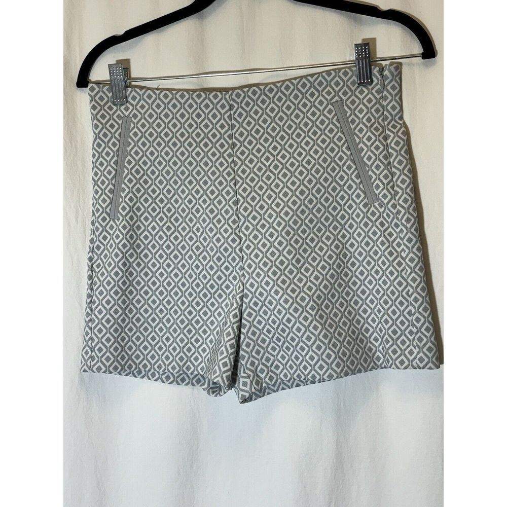 Have NWT Womens‎ Shorts Size L Grey Graphic Pattern DD5